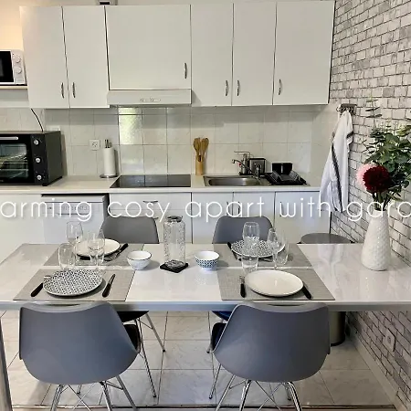 Charming Cosy With Garden Free Parking Апартаменты *